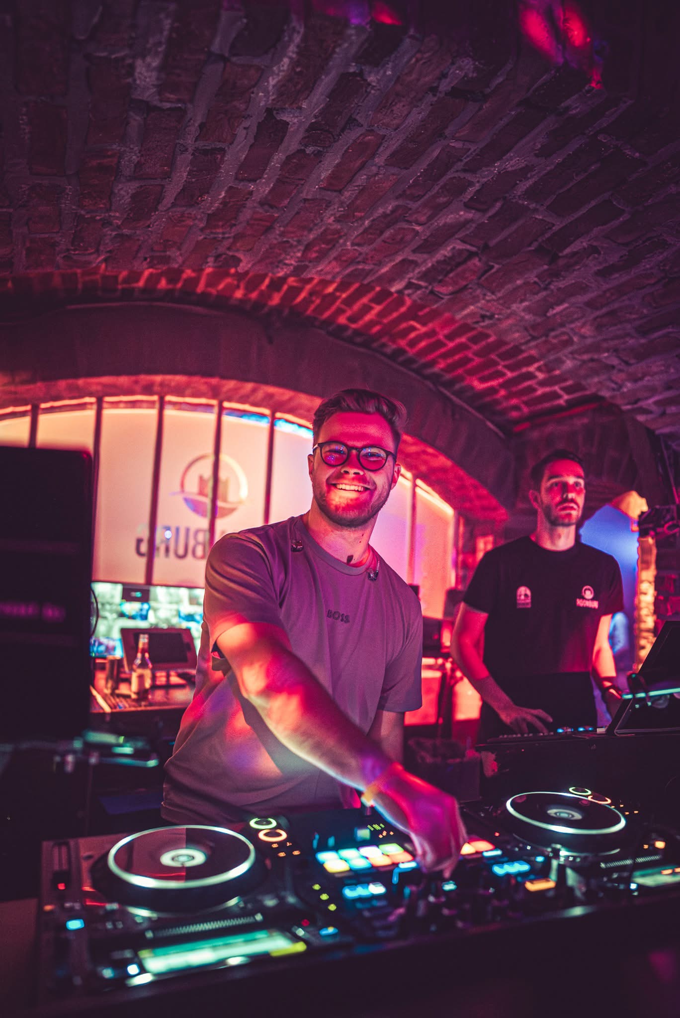 DJ Julian Bleckat beim Auflegen